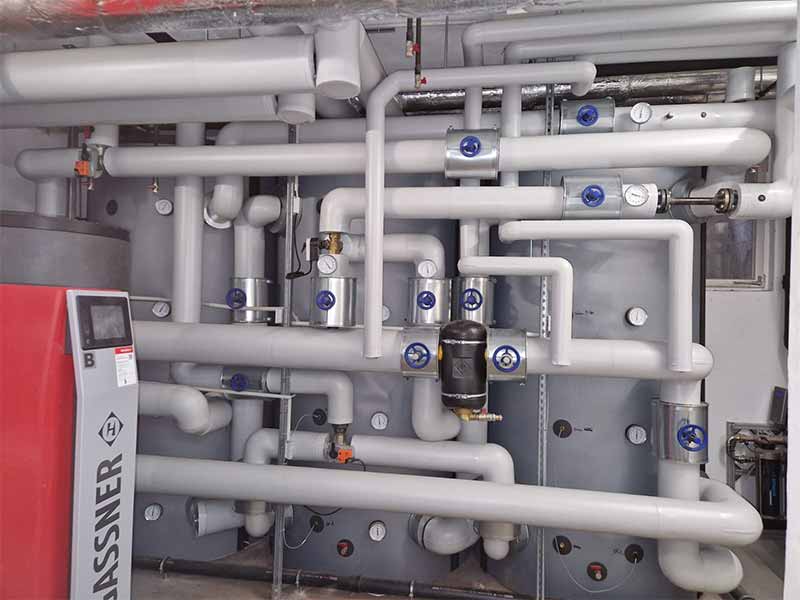 Isolierte Heizungsrohre mit professioneller Dämmtechnik in Straubing